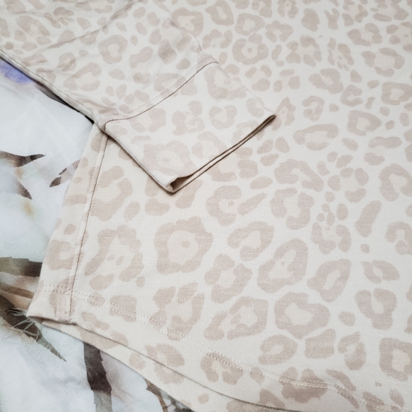 🆕️⛅NWT Splendid Leopard Print Sweatshirt - Picture 5 of 6